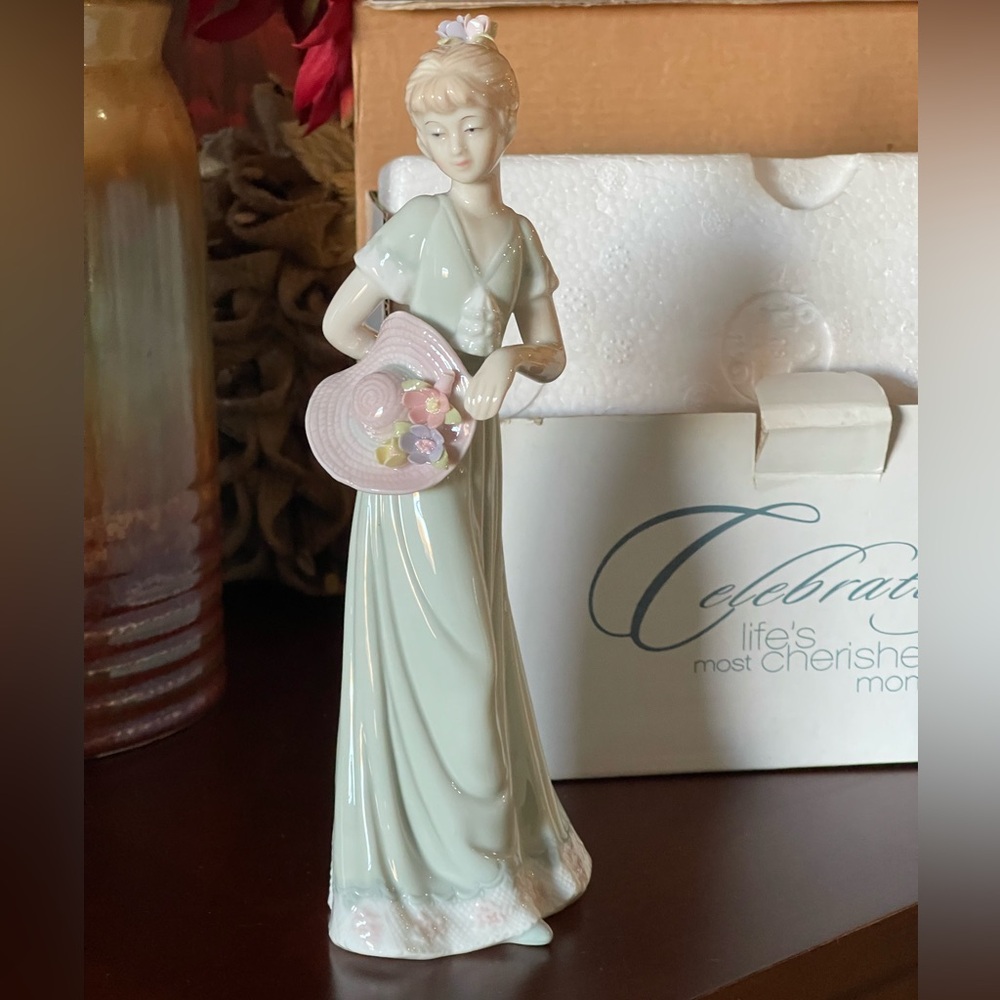 Vintage house of Lloyd figurine